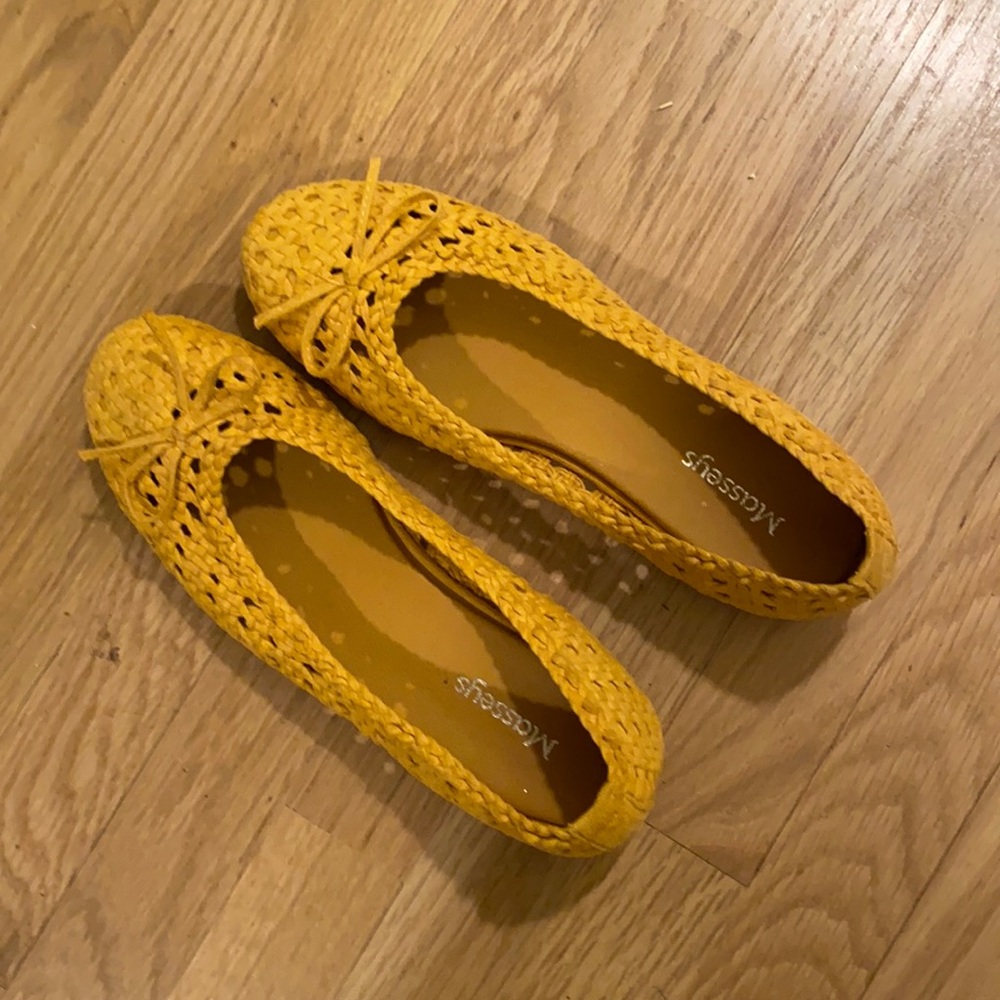 YELLOW/GOlD Masseys man made straw look FLATS